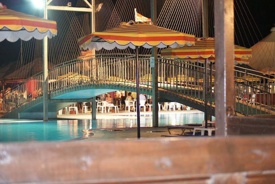 Basen Doreta Beach Resort & Spa