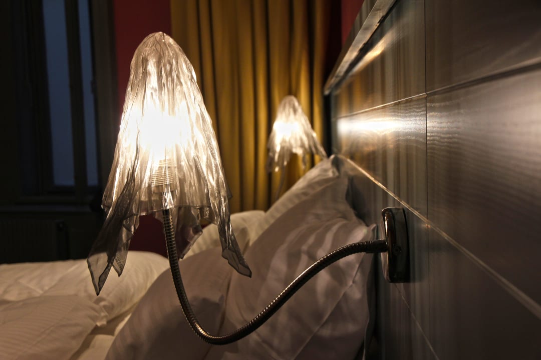 Leuchten im Zimmer der Maria Theresia Saint Shermin bed, breakfast & champagne