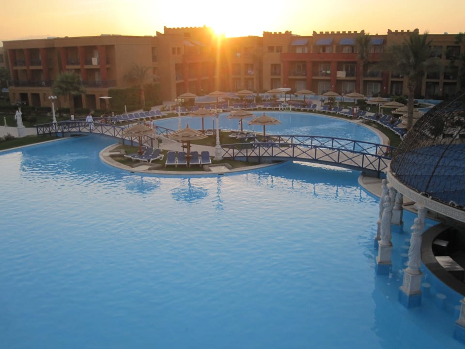 Poolblick von oben  Hotel Titanic Palace