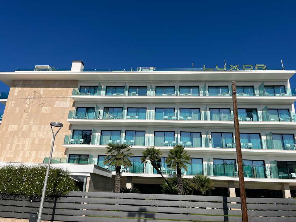 Außenansicht Hotel Luxor