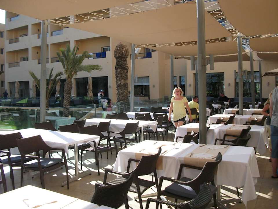 Sitzgelegenheit beim Essen Hotel Rosa Beach