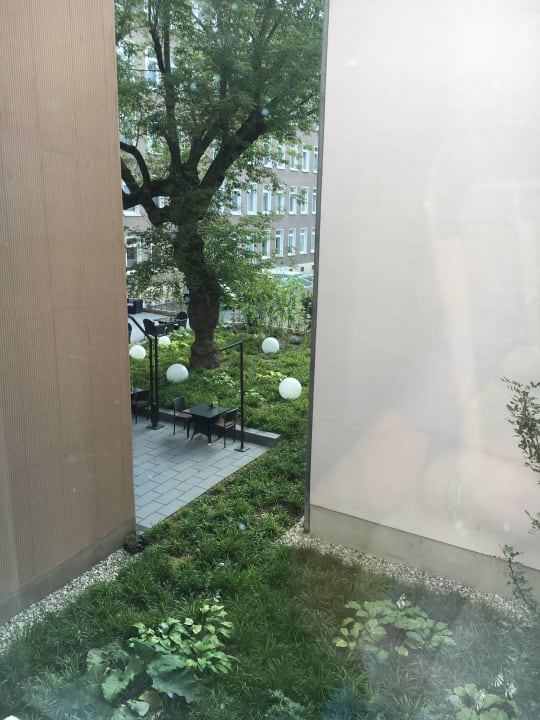 Frühstücksgarten Holiday Inn Dresden - Am Zwinger