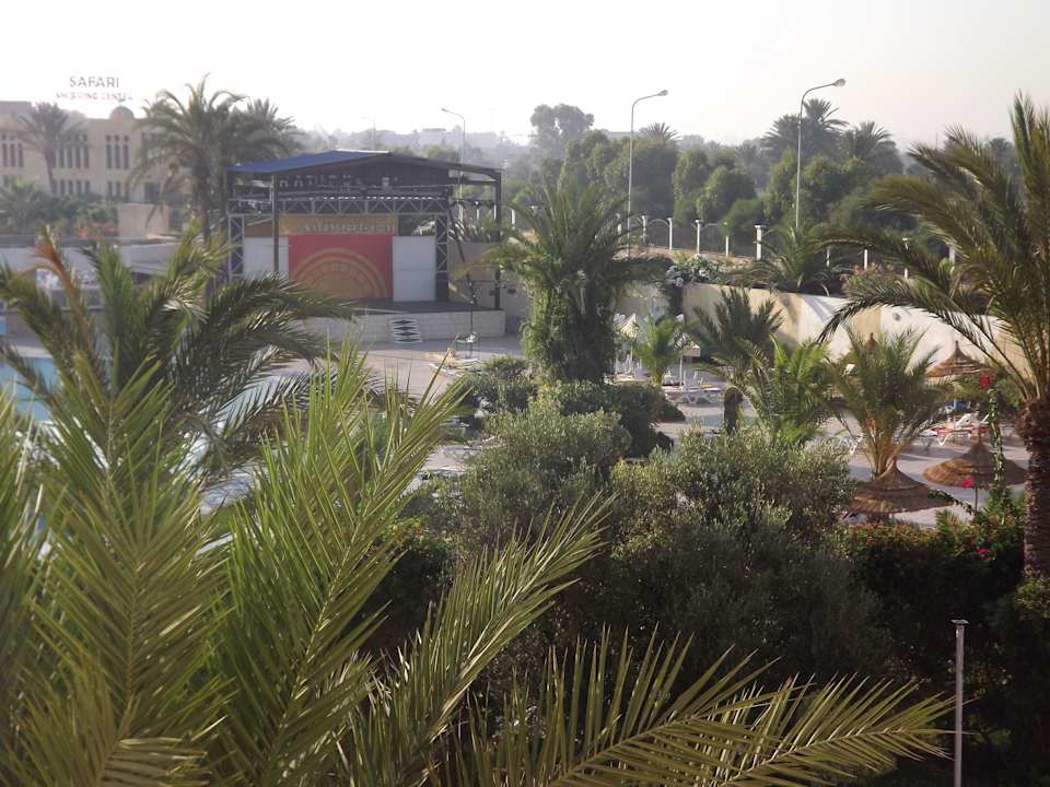 Blick auf die Animationsbühne Houda Golf & Beach Club