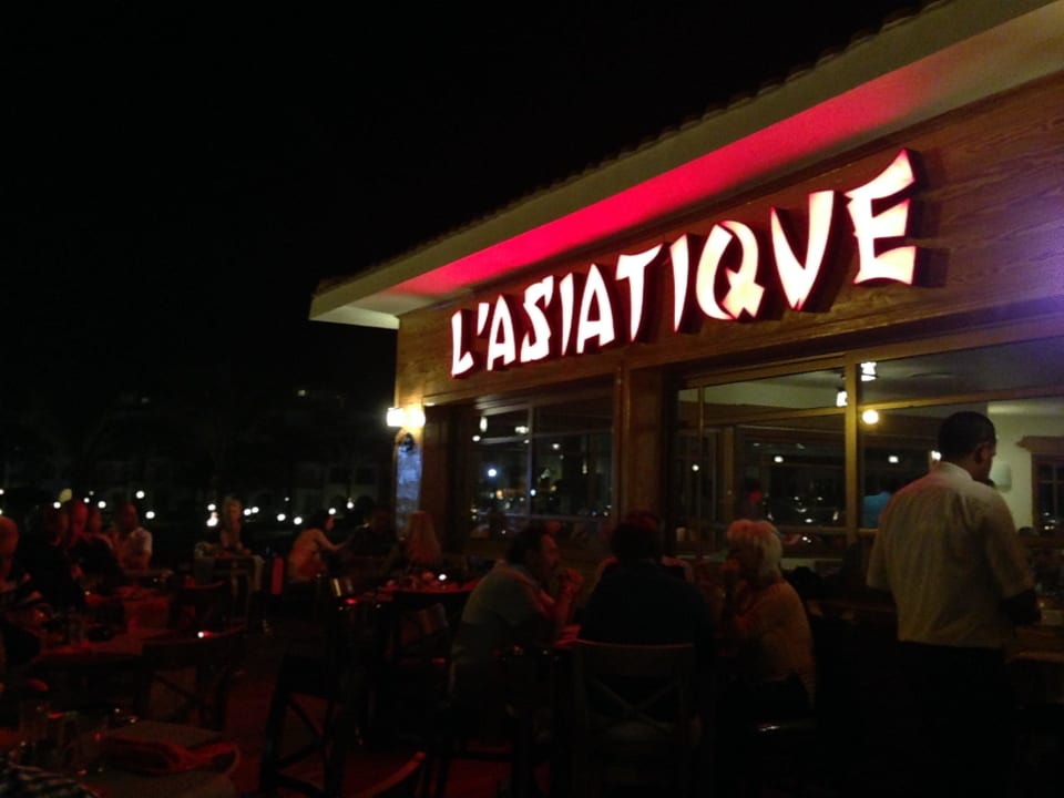 Abends beim Asiaten Pickalbatros Dana Beach Resort - Hurghada