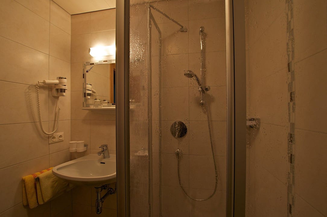 DU/WC eines Doppelzimmers Pension Haus am Waldrand