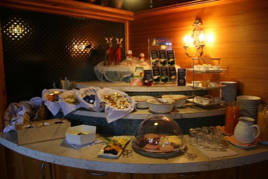Teil des Frühstückbuffets Hohe Burg Alpengasthof