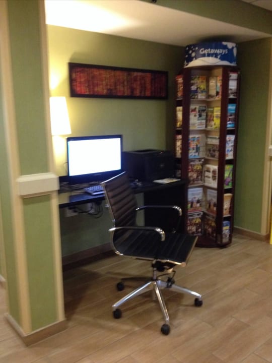 Guest computer area Hotel Holiday Inn Express Malvern