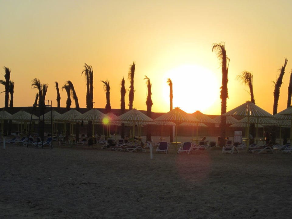 Sundown am Stand Hilton Marsa Alam Nubian Resort