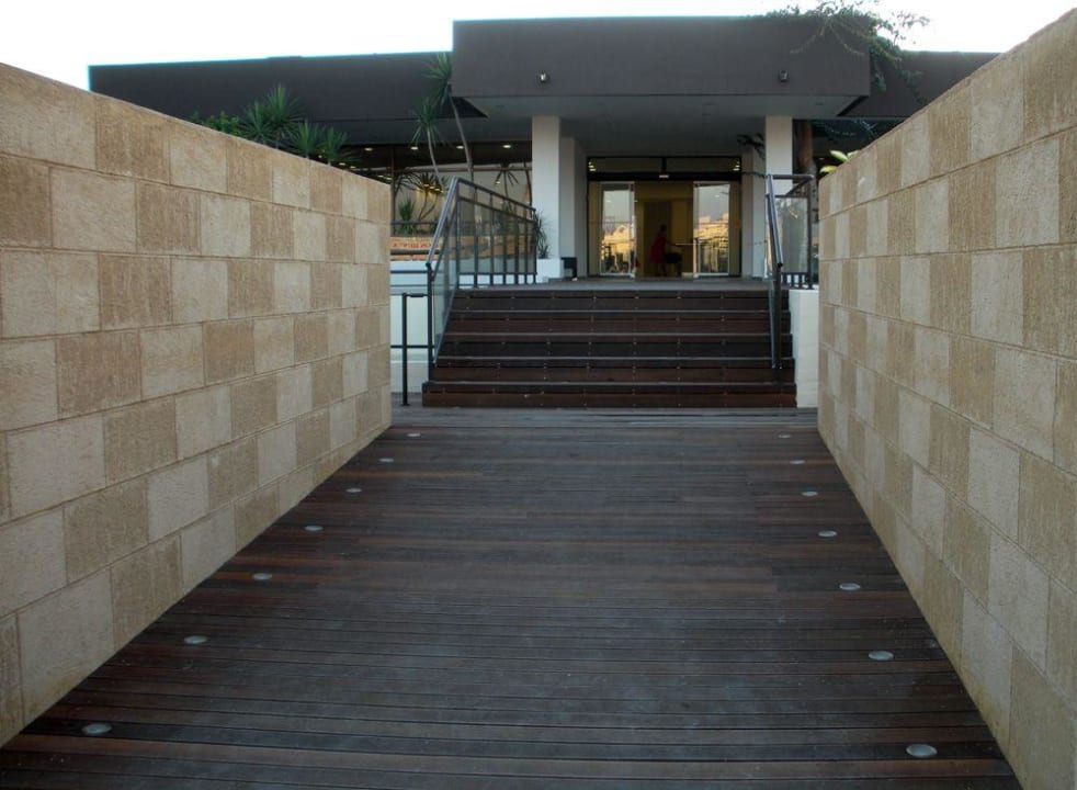 Entrance Anavadia Hotel