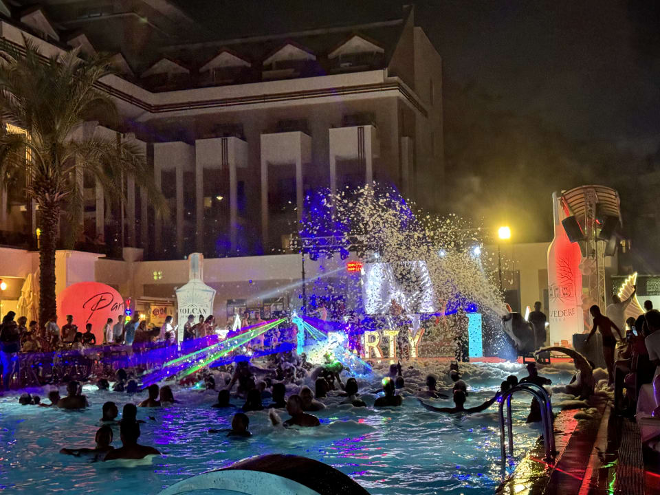 Pool Side Story Resort & Spa
