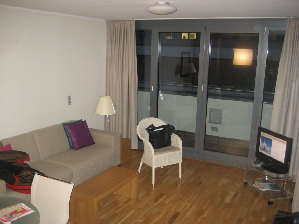 Wohnzimmer mit Doppschlafcouch Hapimag Resort Berlin Gendarmenmarkt