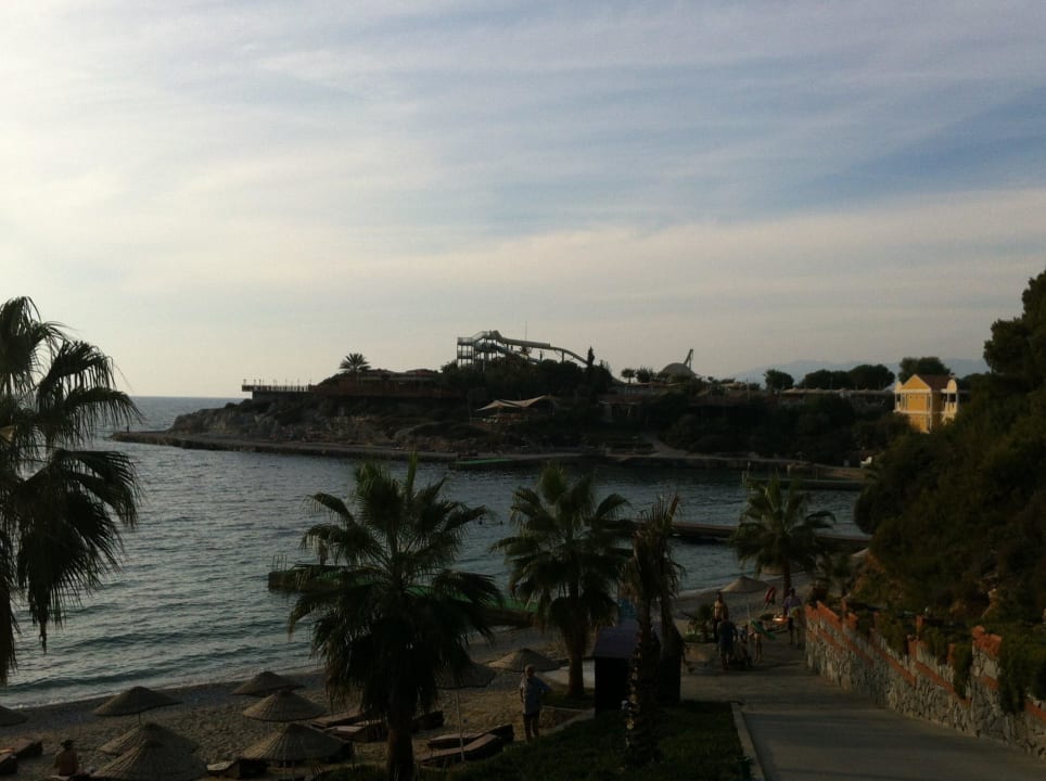 Aussicht auf Strand und Aquapark Hotel Pine Bay Holiday Resort