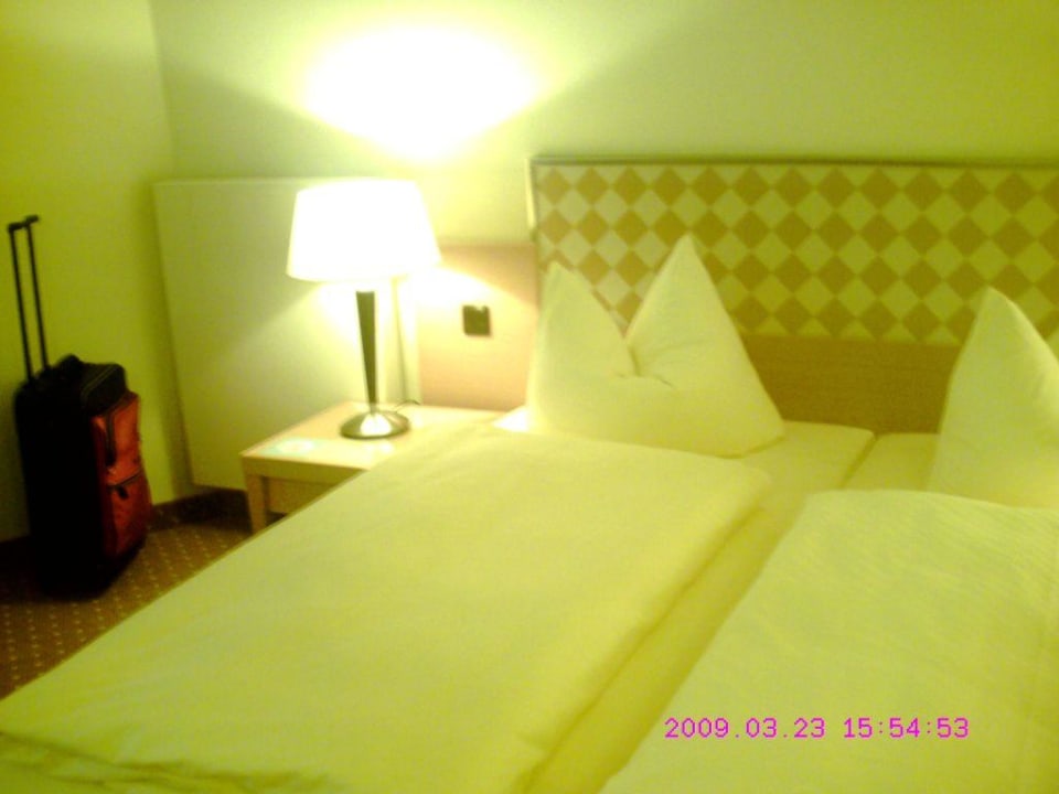 Grosses Bett DORMERO Hotel Dresden City