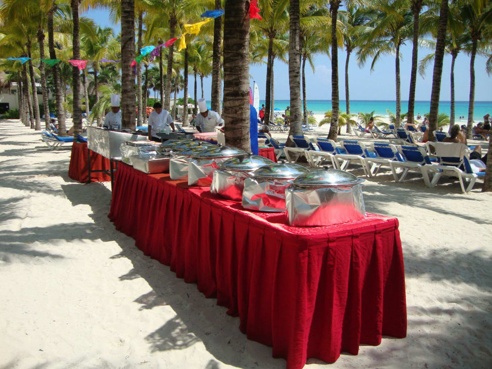 Ebenfalls gab es Barbecue am Strand Hotel Riu Palace Riviera Maya