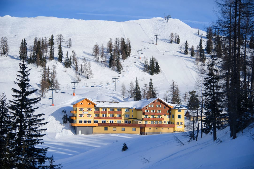 Außenansicht  Almhotel & Genussgasthof Hierzegger