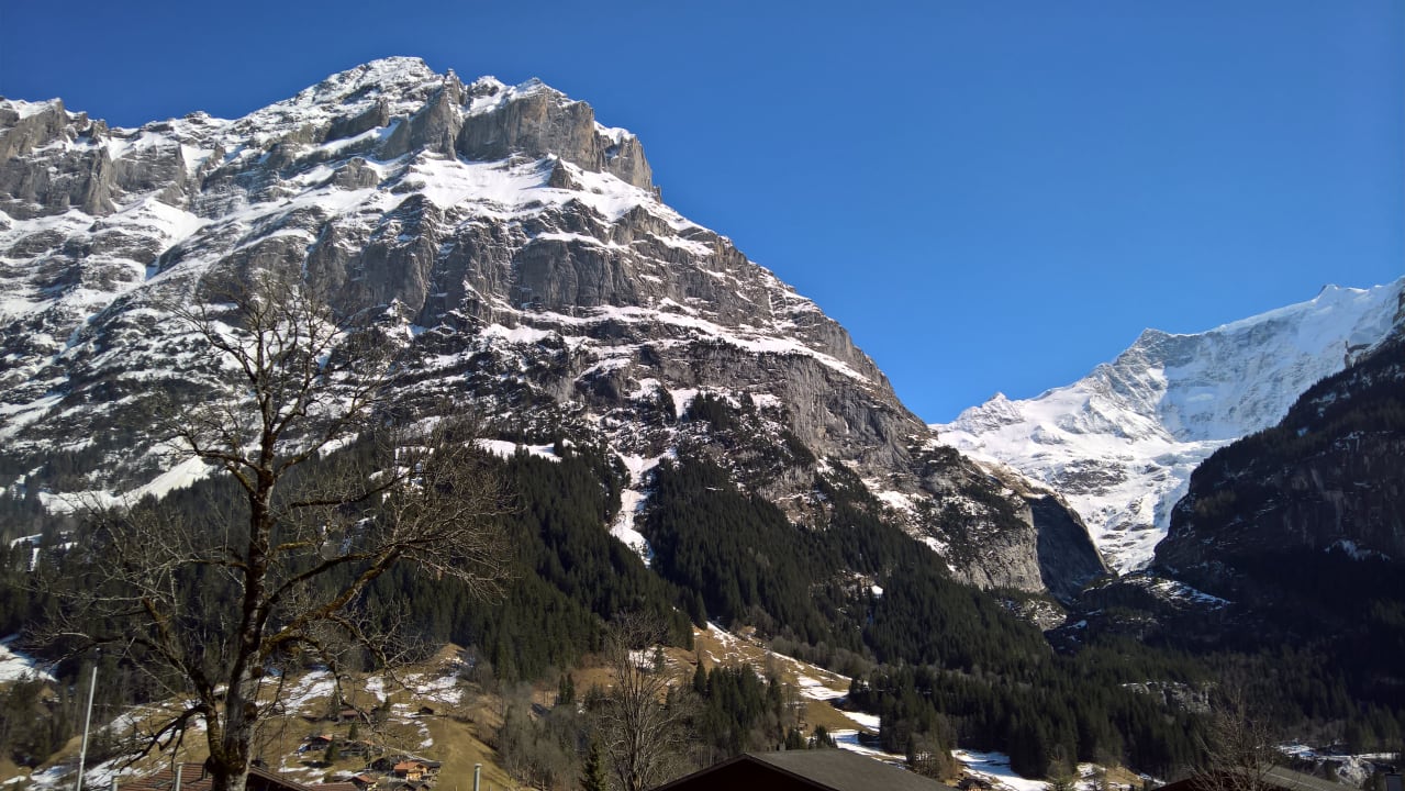 Aussicht vom Wellnessbereich Sunstar Hotel Grindelwald