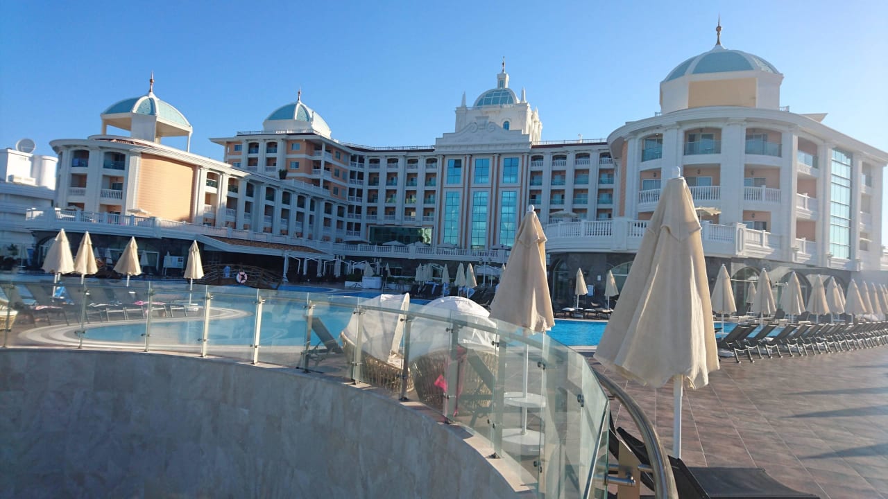Blick vom Pool am frühen Morgen Litore Resort & Spa