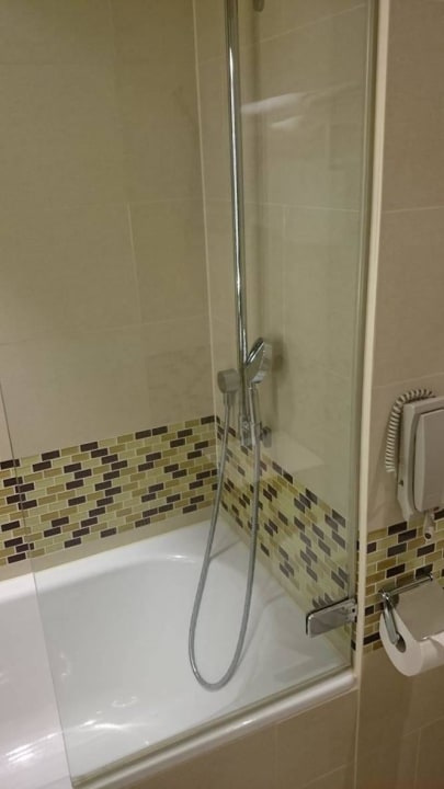 Dusche/Badewanne Hilton Frankfurt Airport