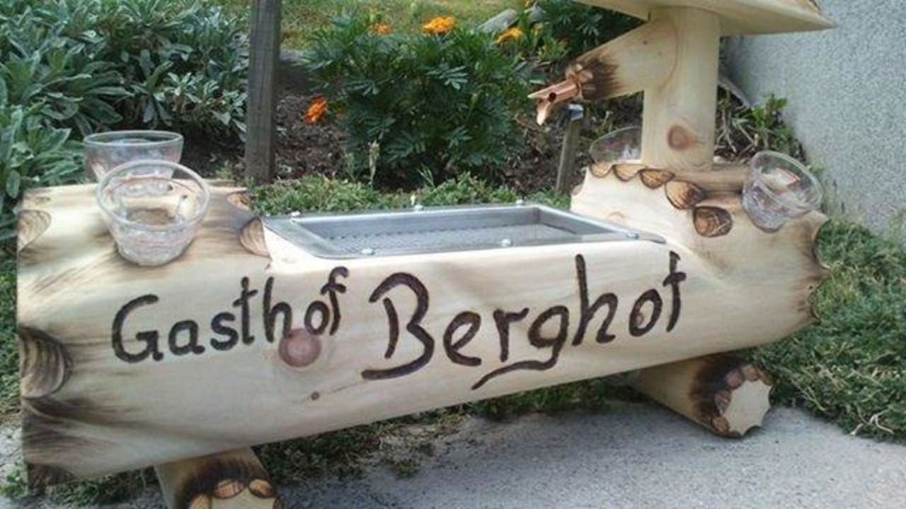 Schnapsbrunnen Gasthof Pension Berghof