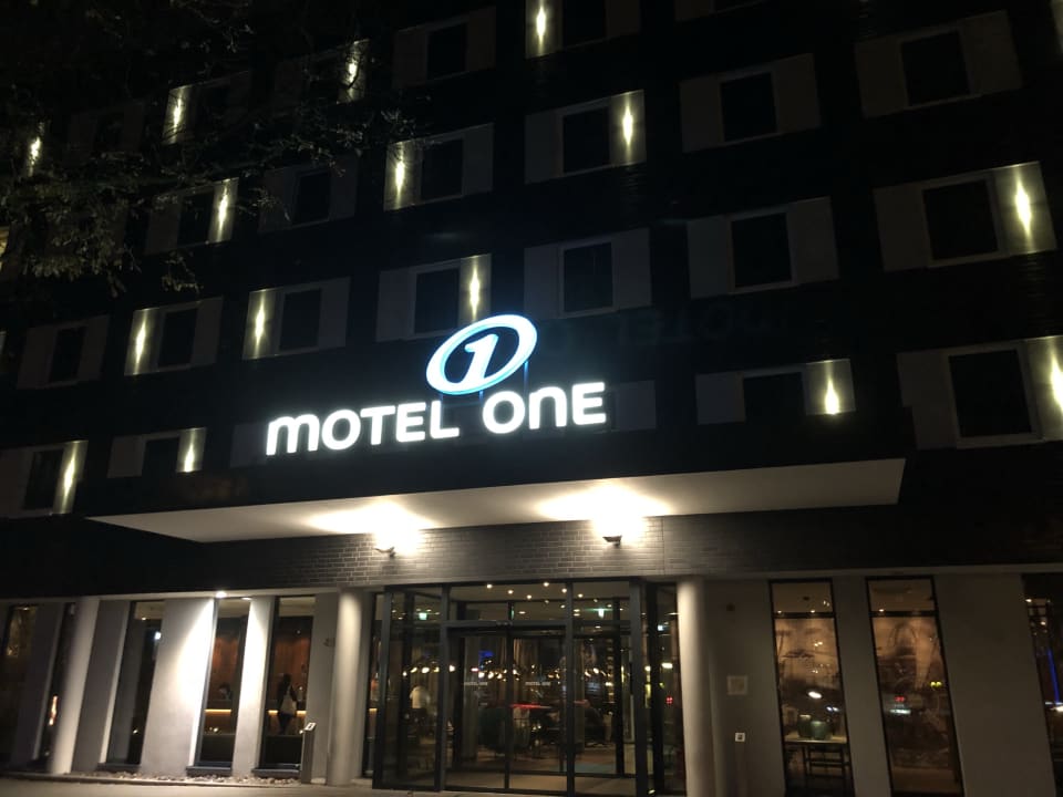 Außenansicht Motel One Hamburg Airport