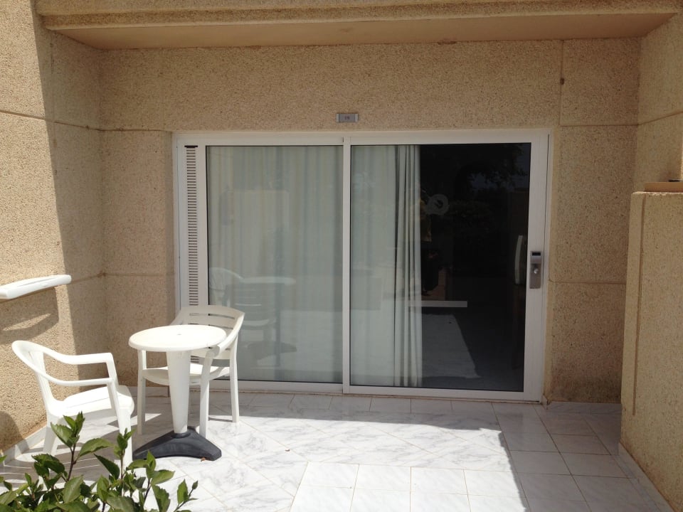 Eingang über die Terrasse Zimmer Nr. 2 SBH Hotel Taro Beach