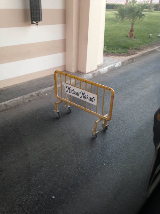 Sicherheitsschranke beim Arealeingang Jaz Makadi Oasis Resort