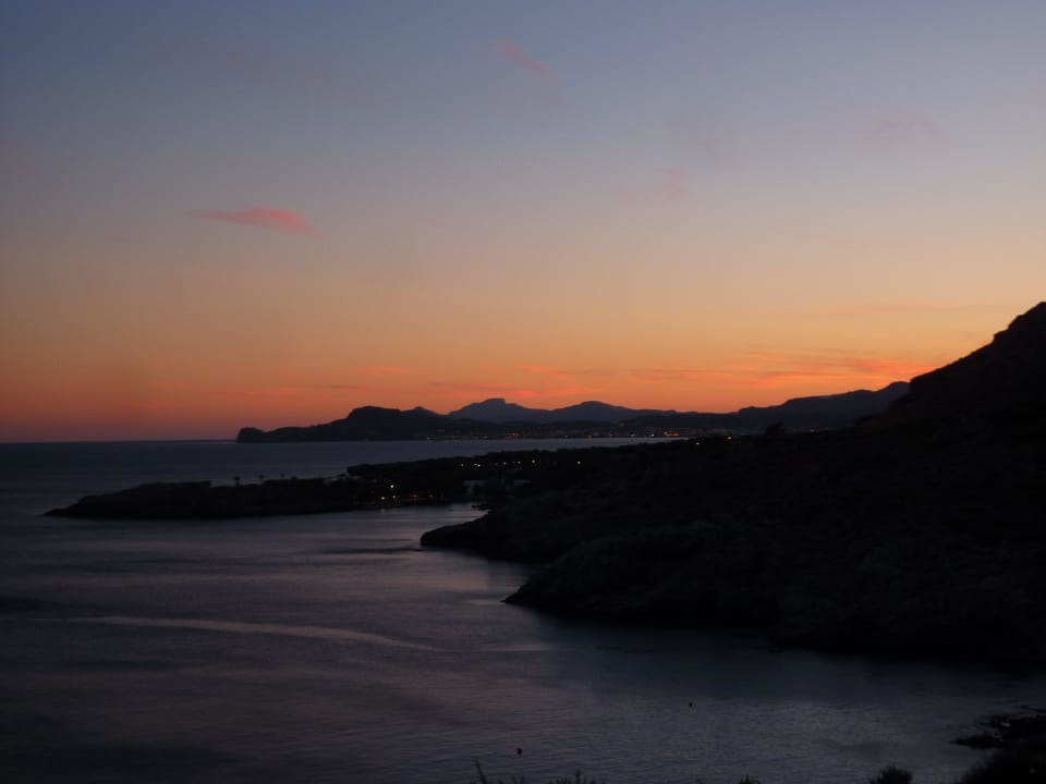 Blick vom Balkon bei Nacht Hotel Kalithea Horizon Royal