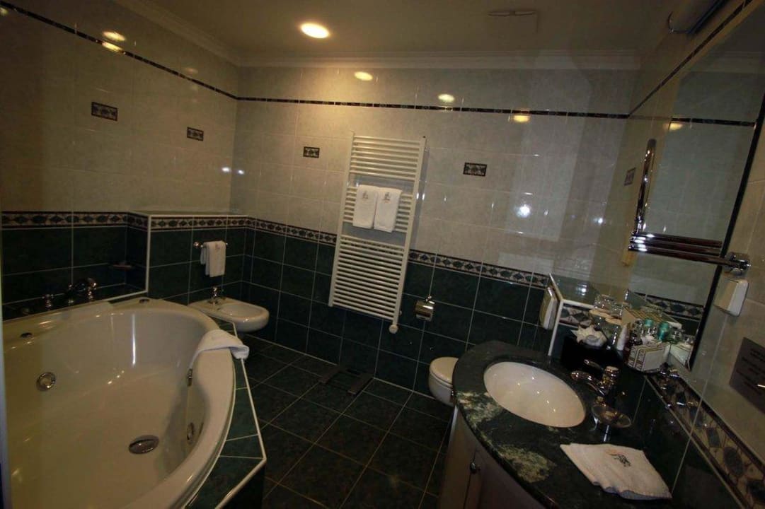 Badezimmer, Zimmer 16 Hotel Golden Well