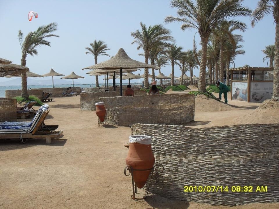 Porządek na plaży Coral Sea Waterworld