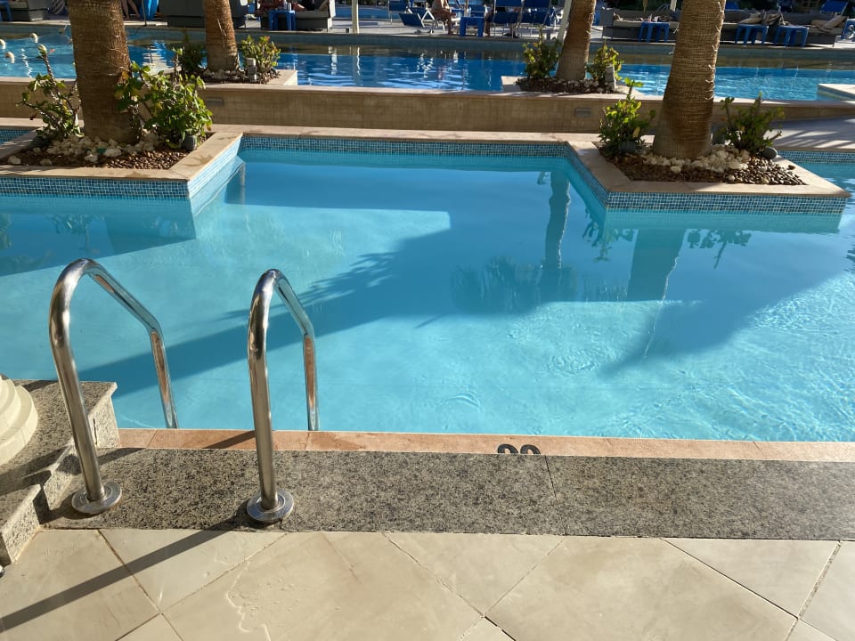 Pool Titanic Royal