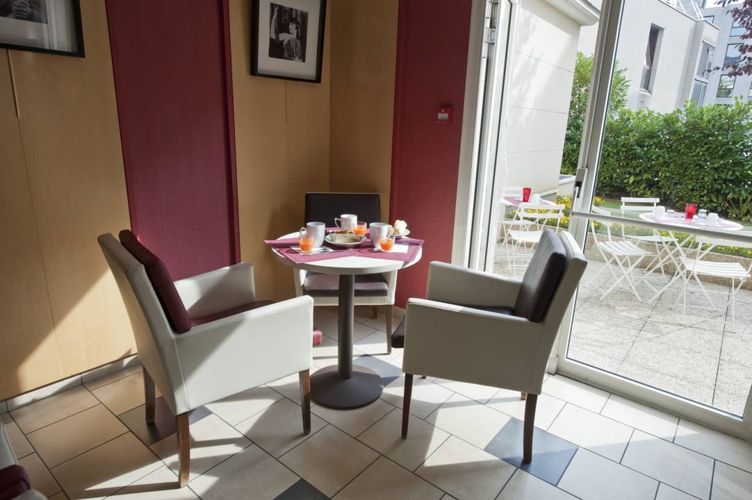 Salle petit déjeuner CERISE Chatou