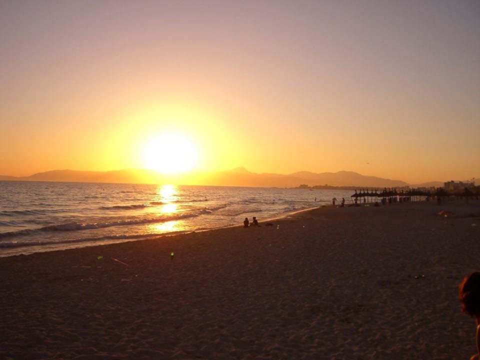 Sonnenuntergang am Strand beim Hotel Hotel Obelisco