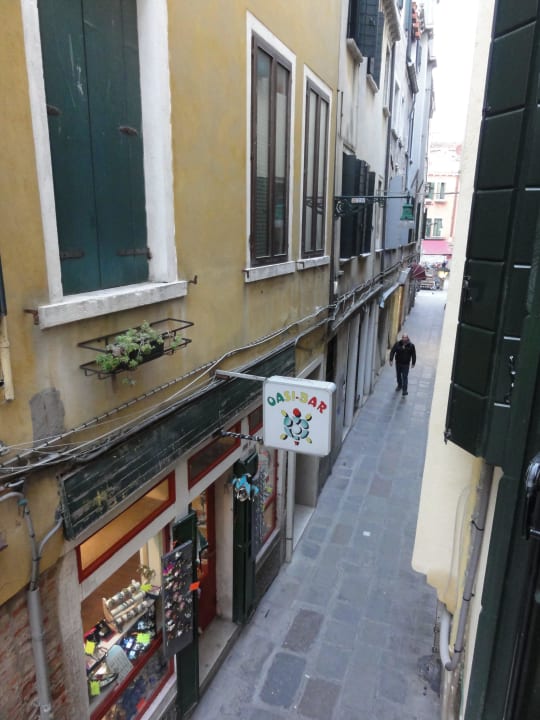 Blick in die Seitengasse Hotel Antigo Trovatore