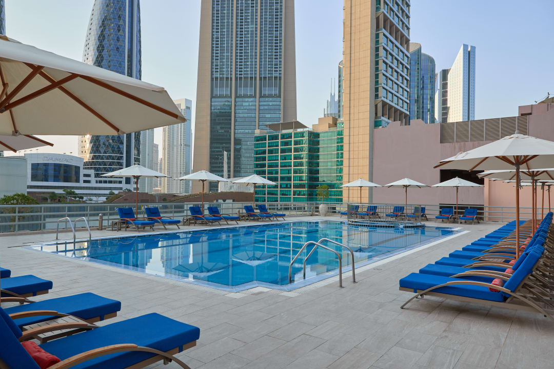 Pool Rose Rayhaan by Rotana
