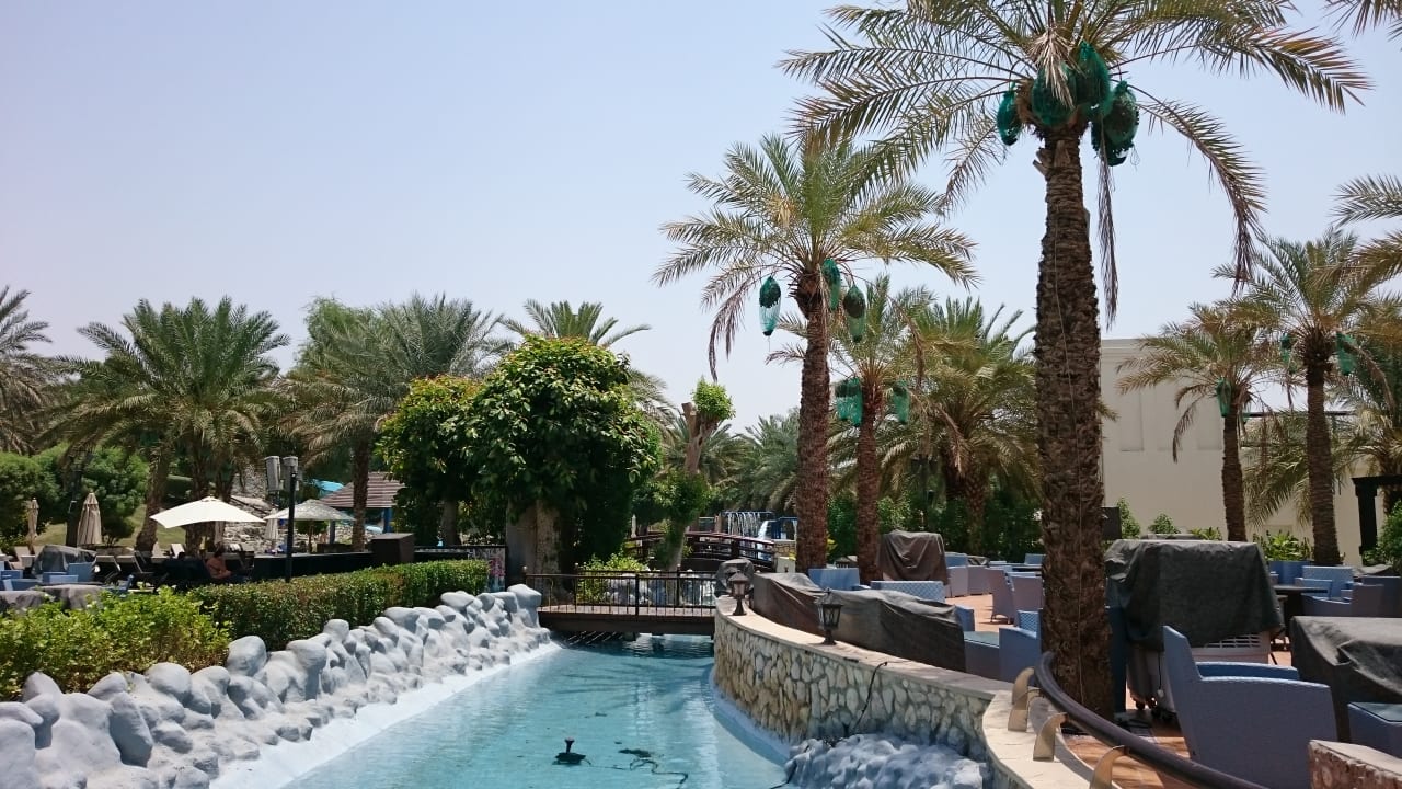Pool Radisson Blu Hotel & Resort Al Ain