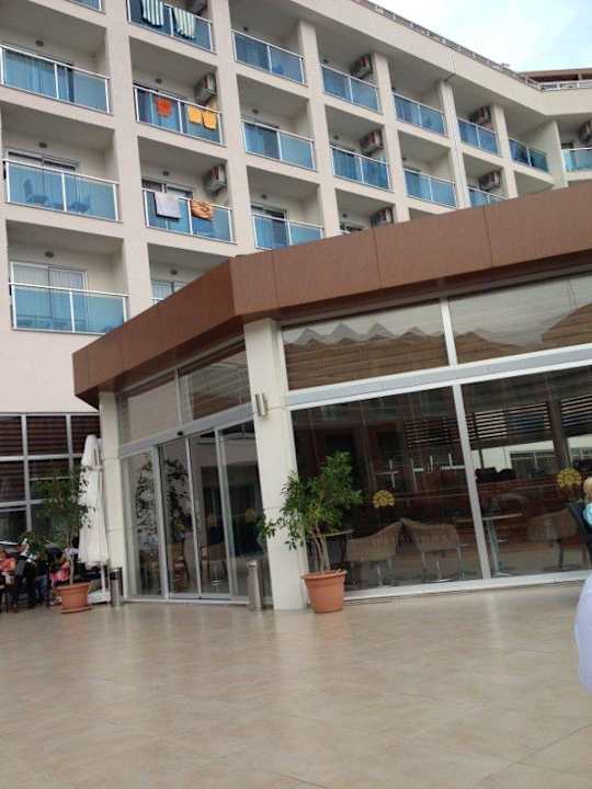 Außenansicht der Bar Annabella Diamond Hotel & Spa