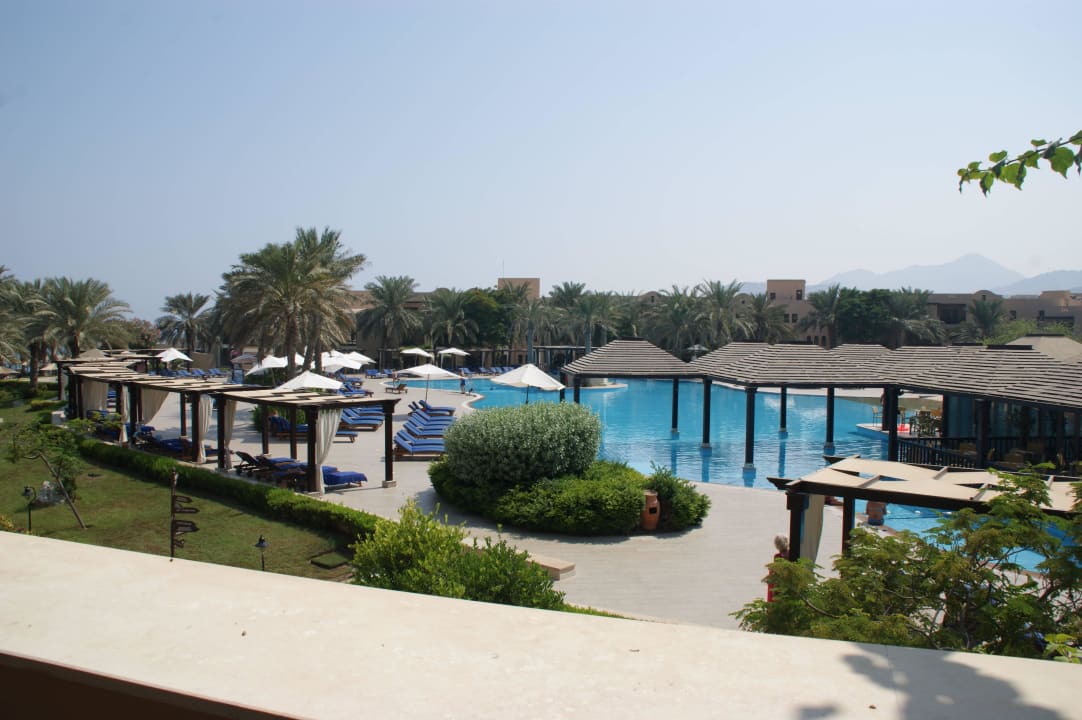 Ausblick zum Pool Miramar Al Aqah Beach Resort