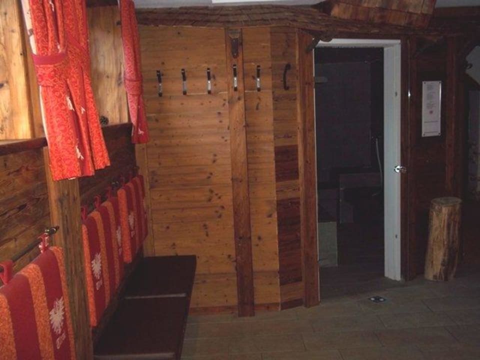 Zugangsbereich "Almsauna" Alphotel Tyrol