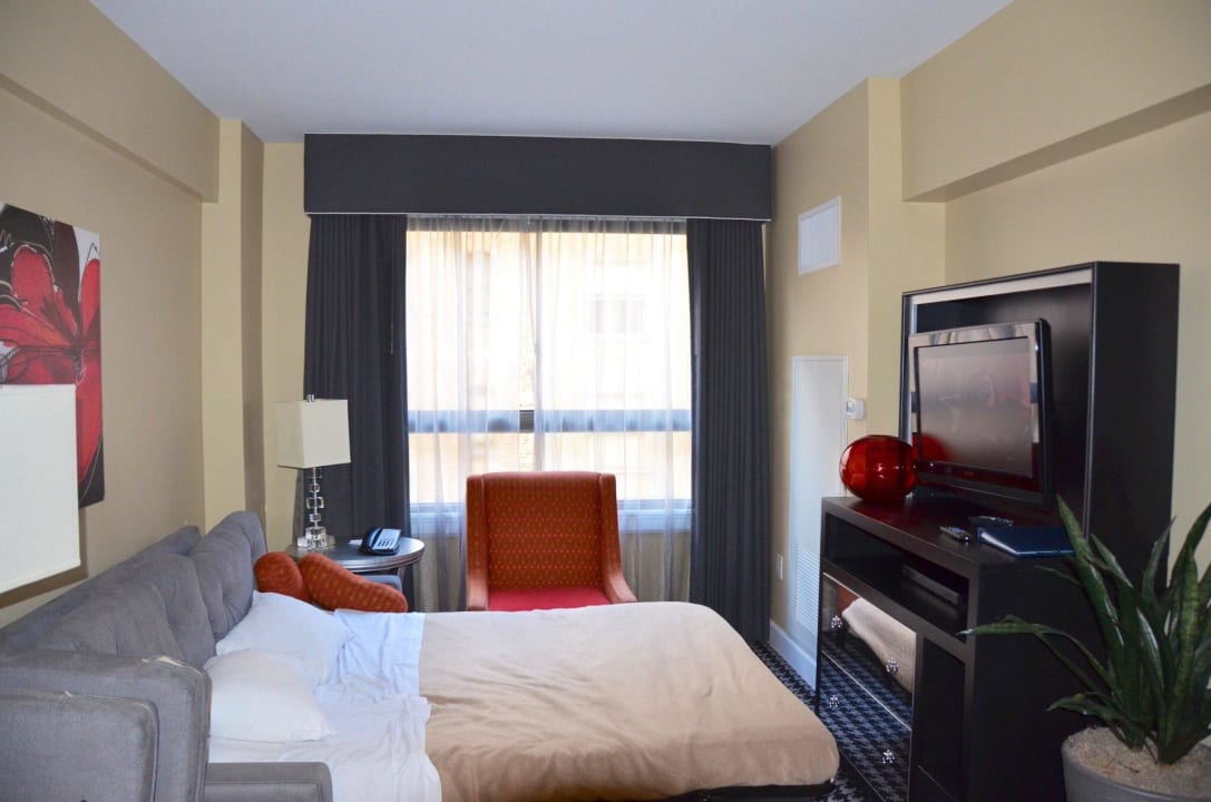 Wohnzimmer mit Bettsofa Hotel Wyndham Canterbury at San Francisco