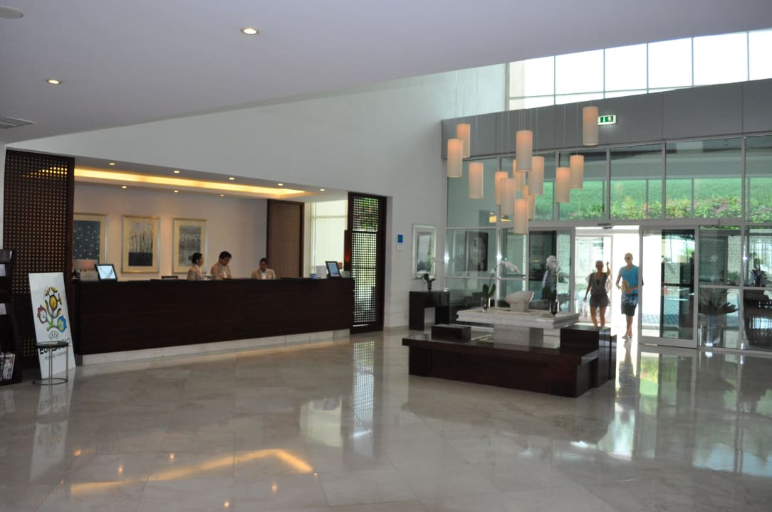 Hotelrezeption Radisson Blu Resort Fujairah