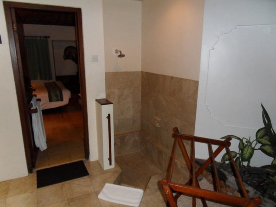 Außendusche Hotel Poppies