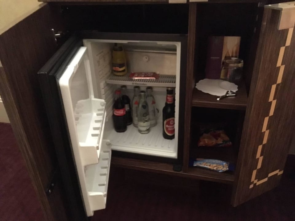 Ziemlich überschaubare Mini-Bar Hotel Mondial am Dom Cologne- MGallery