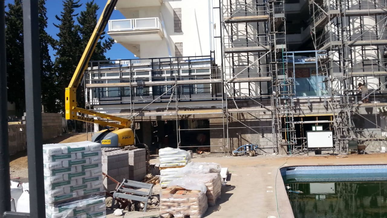 Gegenüber Hotel Caserio