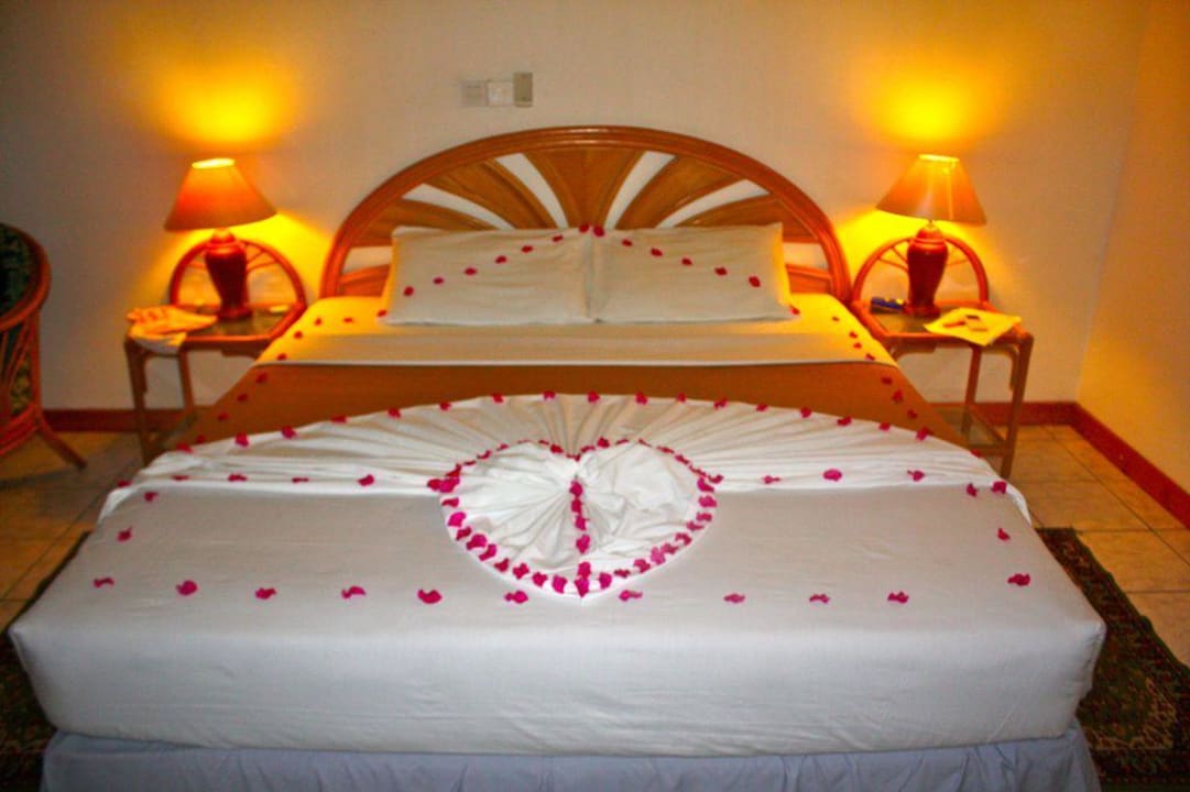 Dekoriertes Bett Villa Park Sun Island