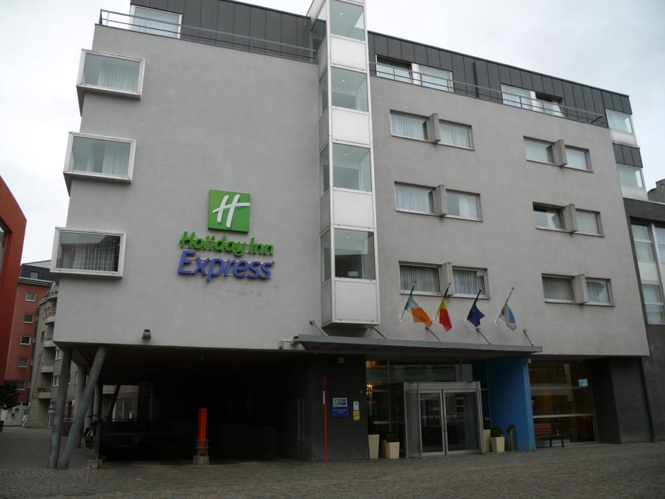 Hoteleingang Holiday Inn Express Mechelen City Centre