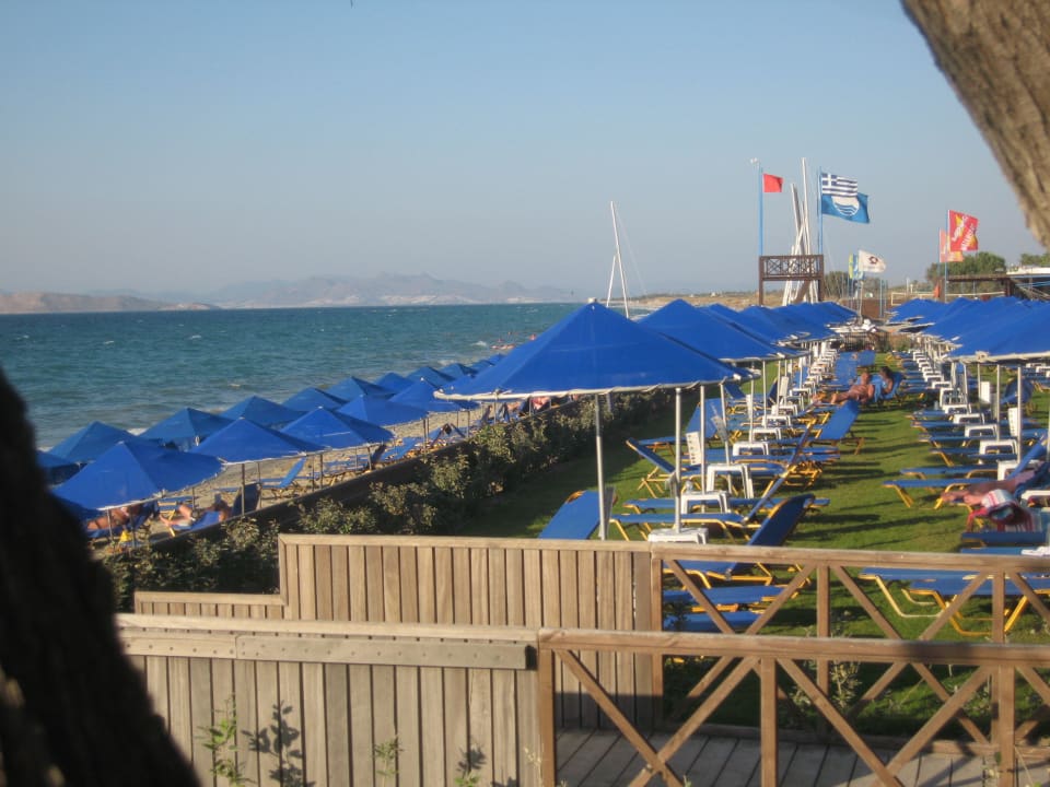 Blick zur Surfstation Neptune Luxury Resort