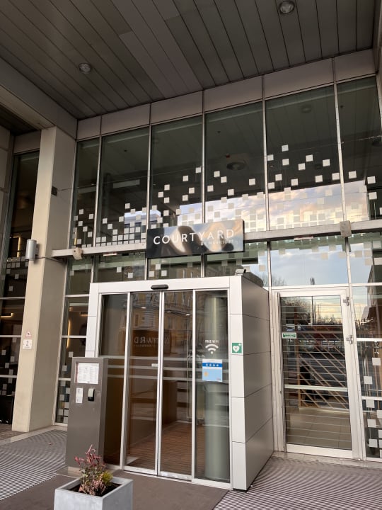 Lobby Hotel Courtyard by Marriott Linz
