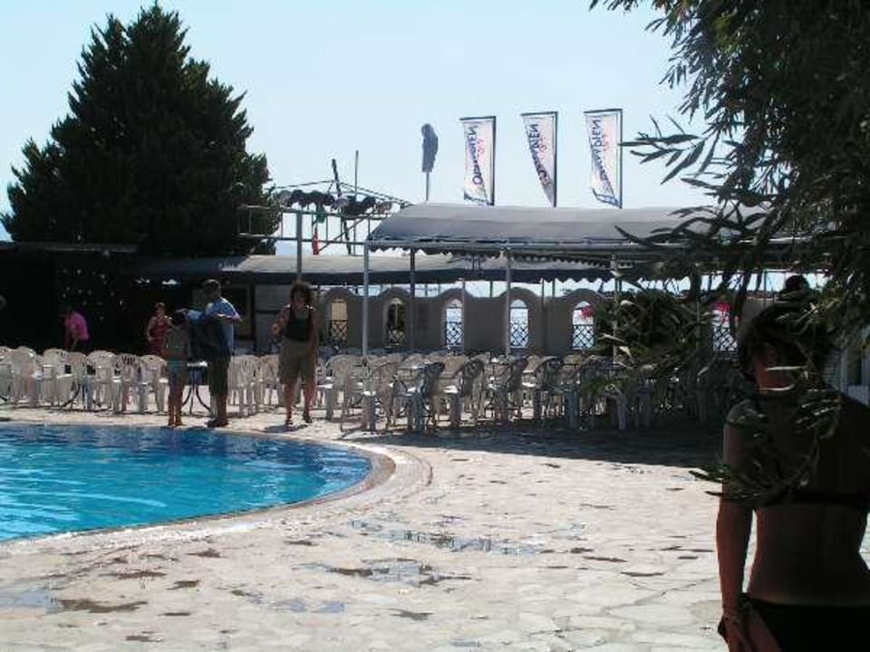Animationsbereich neben dem Pool Brown Beach Eretria