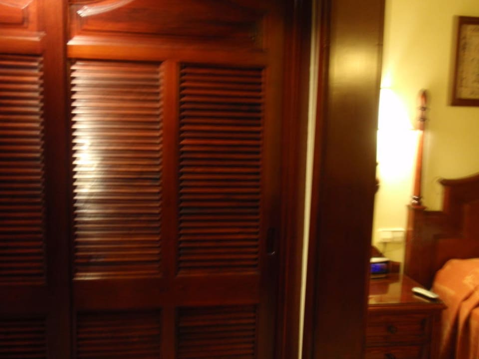 Kleiderschrank incl. Safe und Bügelbrett Hotel Riu Negril