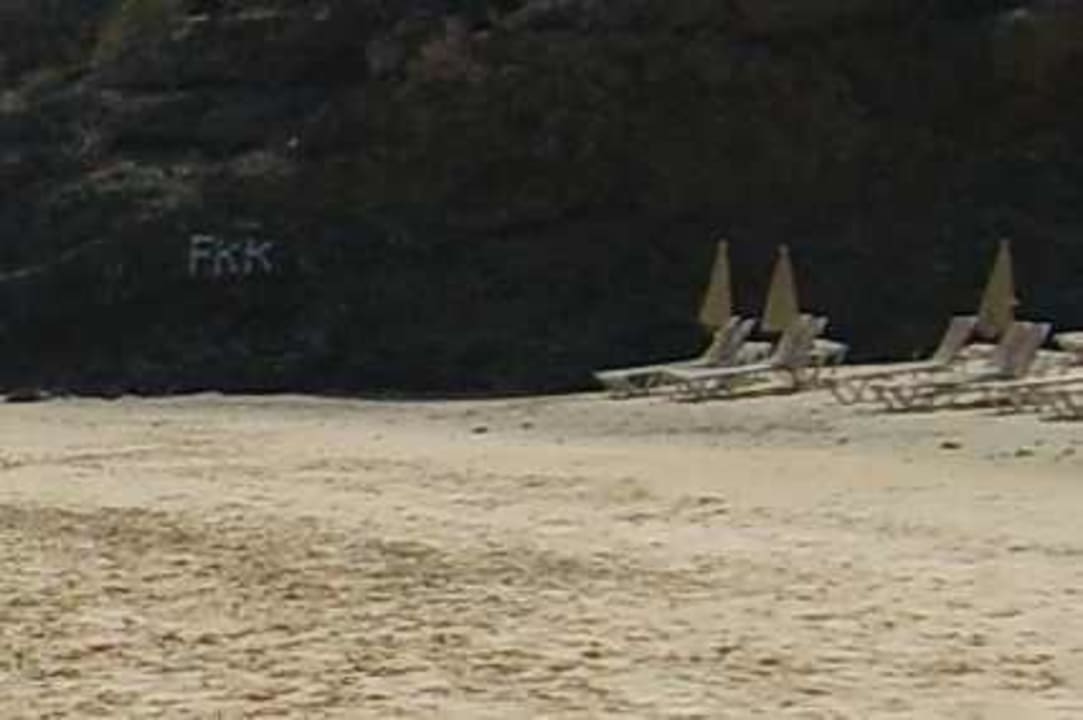 FKK Schriftzug am Felsen H10 Tindaya